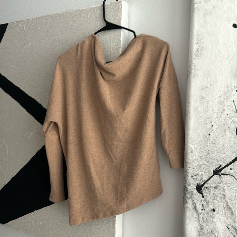 ASTR The Label size XS Cashmere Off The Shoulder Sweater